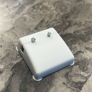 New .925 silver 0.25CT genuine moissanite earrings